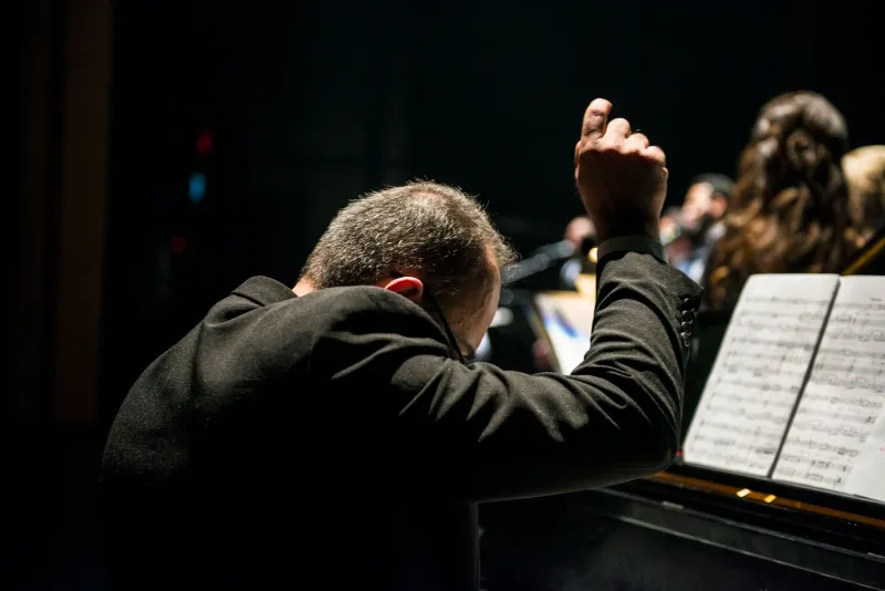 Il podio come trampolino: i concorsi internazionali che proiettano i giovani musicisti italiani sul palcoscenico del mondo