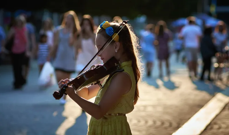 Musica senza palco: quando i virtuosi scendono in piazza e trasformano la città in una partitura vivente