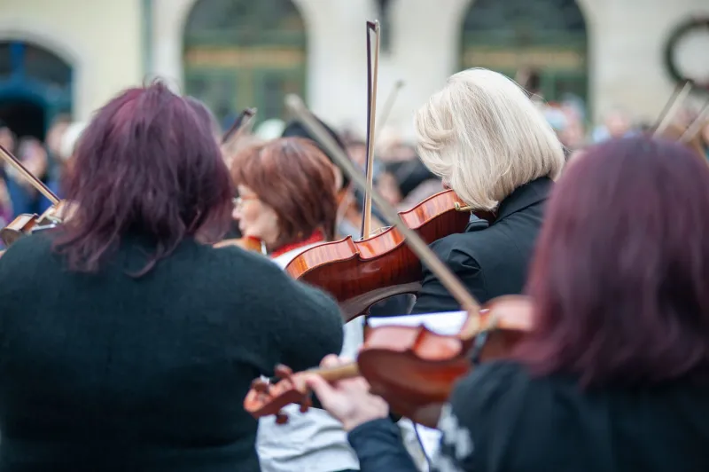 Le prove generali si aprono al pubblico: i teatri italiani abbattono l'ultimo confine tra palco e platea